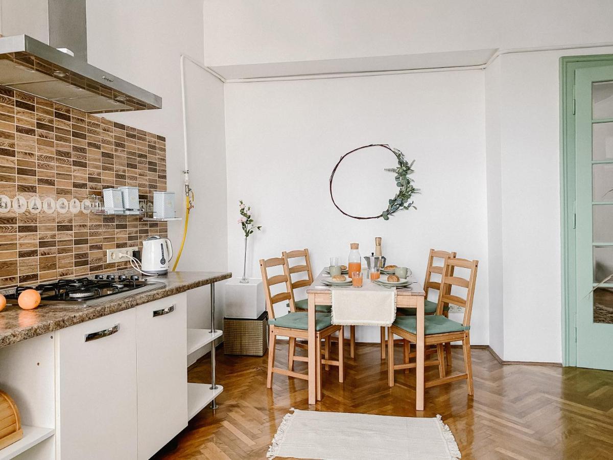 Simsimdoba Apartment Chernivtsi Bagian luar foto