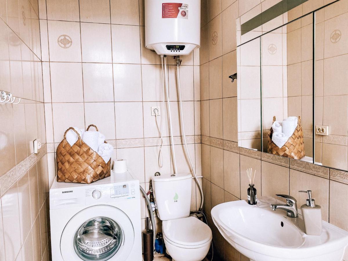 Simsimdoba Apartment Chernivtsi Bagian luar foto